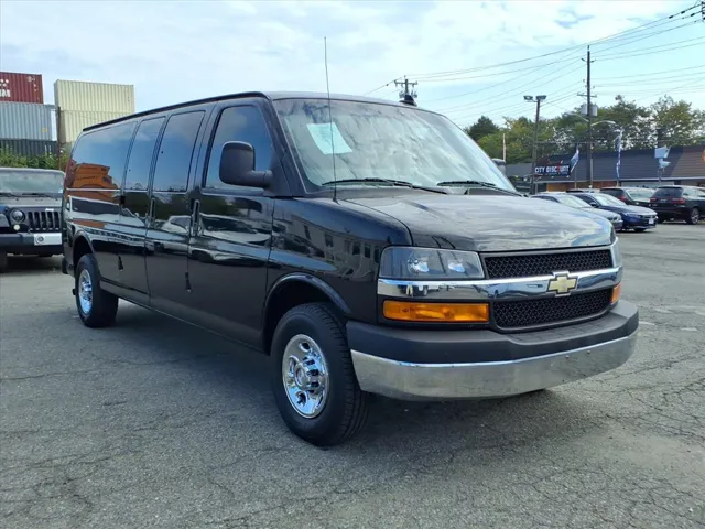 2018 Chevrolet Express Passenger LT's photo
