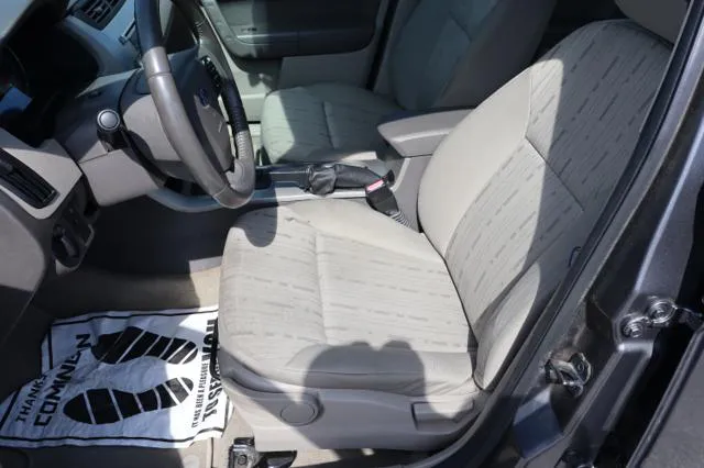 2010 Ford Focus SE - Photo 56