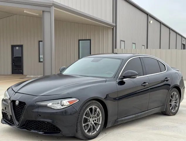 2018 Alfa Romeo Giulia Base's photo