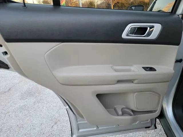 2011 Ford Explorer XLT - Photo 16