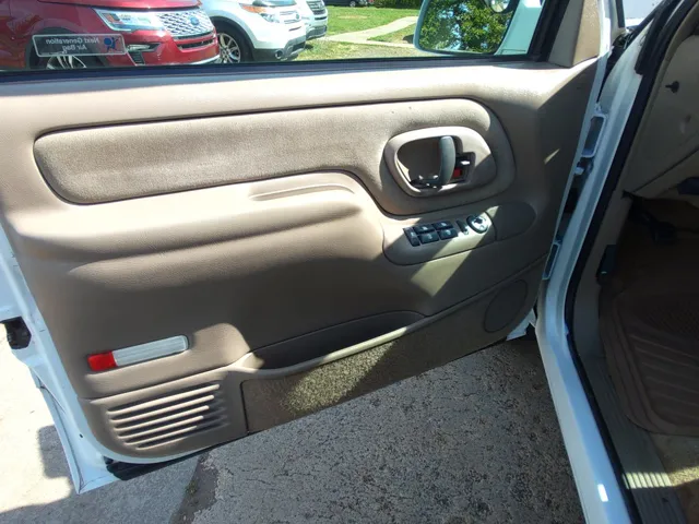 1998 Chevrolet Tahoe LS - Photo 11