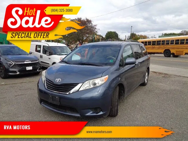 2014 Toyota Sienna LE's photo