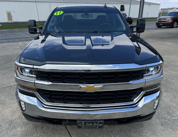 2017 Chevrolet Silverado 1500 LT photo 2