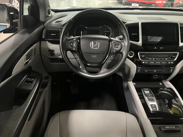 2016 Honda Pilot Touring photo 18