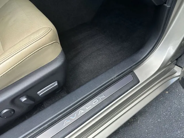 2015 Toyota Avalon XLE photo 6