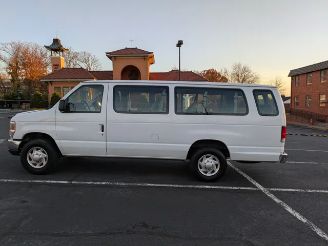 2013 Ford E-Series Econoline Wagon's photo
