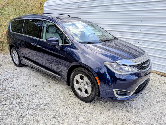 2017 Chrysler Pacifica Touring-L Plus