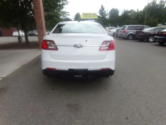 2015 Ford Taurus - Photo 4