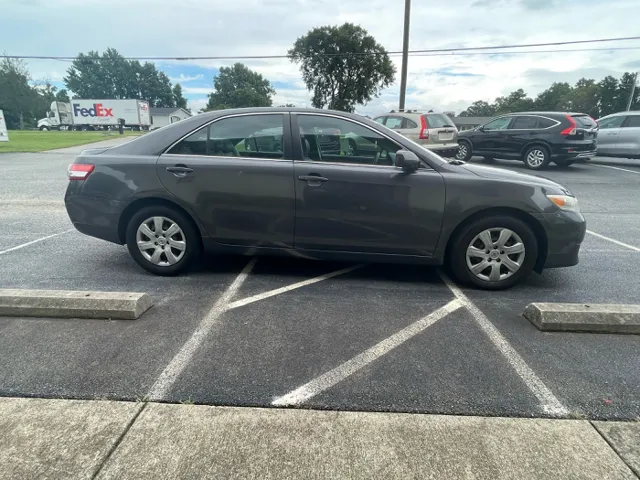 2010 Toyota Camry LE photo 2
