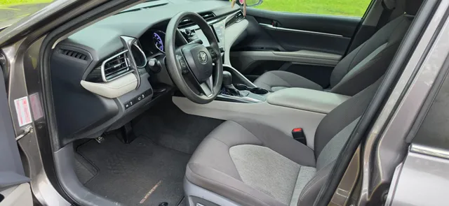 2019 Toyota Camry LE - Photo 8