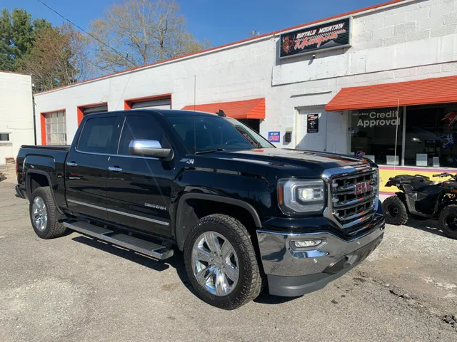 2018 GMC Sierra 4WD Crew Cab Short Box SLT's photo