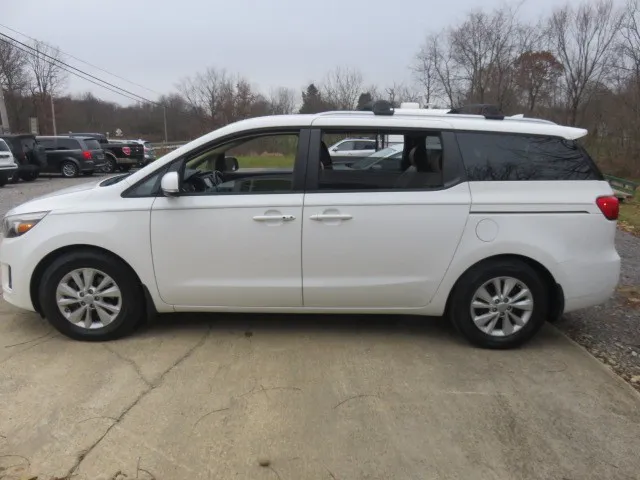 2018 Kia Sedona LX photo 4