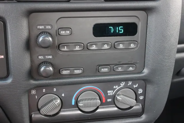 2002 GMC Sonoma SL - Photo 27