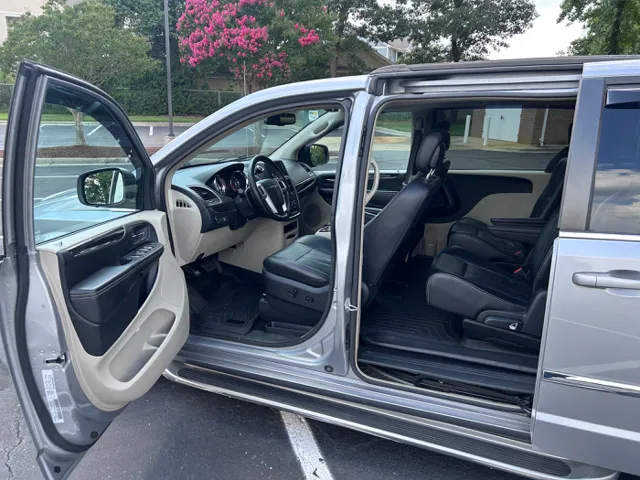 2015 Chrysler Town & Country Touring - Photo 14