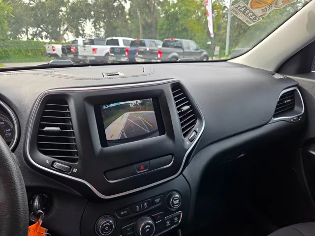 2019 Jeep Cherokee Latitude photo 18
