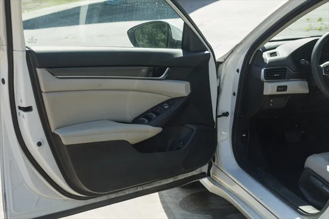 2019 Honda Accord LX - Photo 9