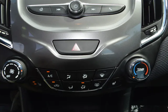 2017 Chevrolet Cruze LT - Photo 23
