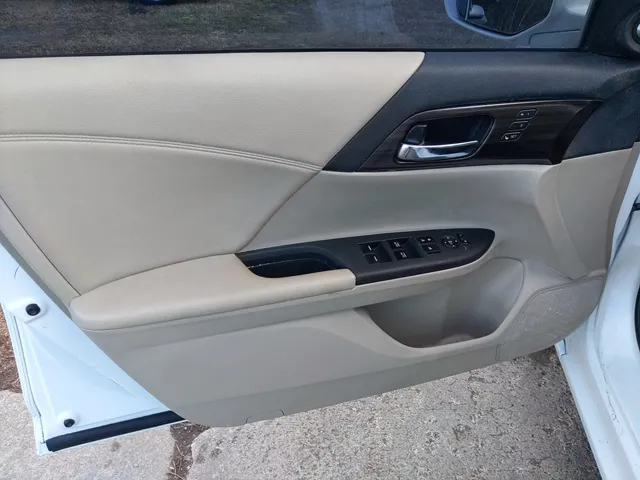 2016 Honda Accord EX-L - Photo 11