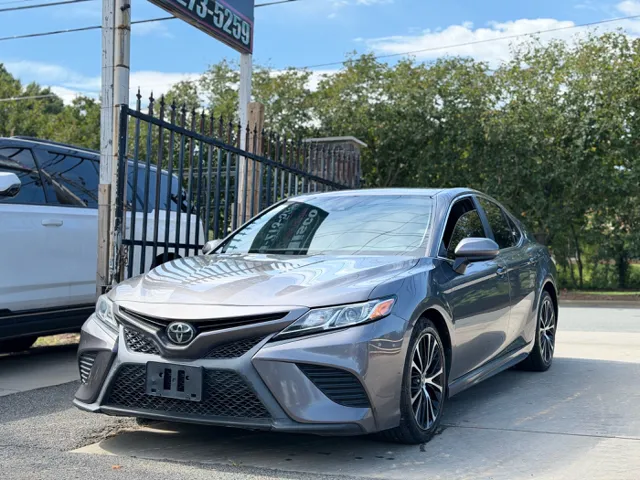 2019 Toyota Camry SE FWD photo