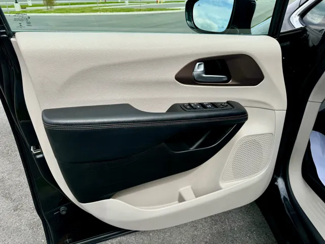 2018 Chrysler Pacifica Touring L - Photo 16