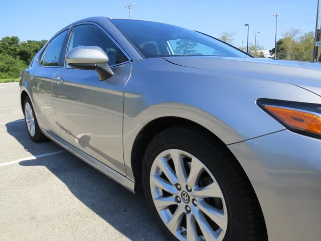 2019 Toyota Camry LE photo 19