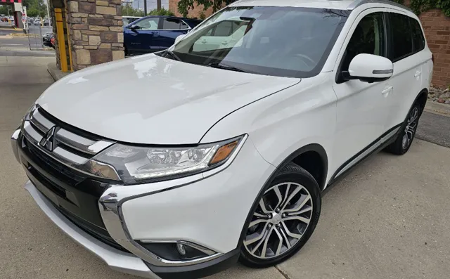 2018 Mitsubishi Outlander SEL S-AWC's photo