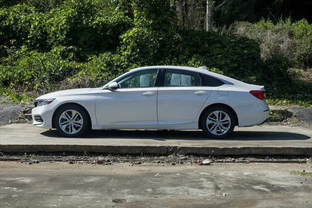 2019 Honda Accord LX - Photo 3