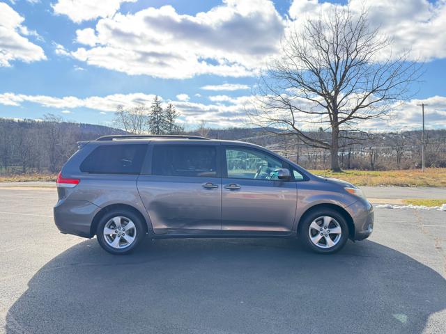 2011 Toyota Sienna LE 8-Pass V6