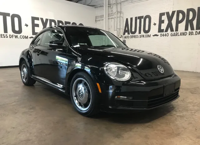 2012 Volkswagen Beetle 2.5's photo