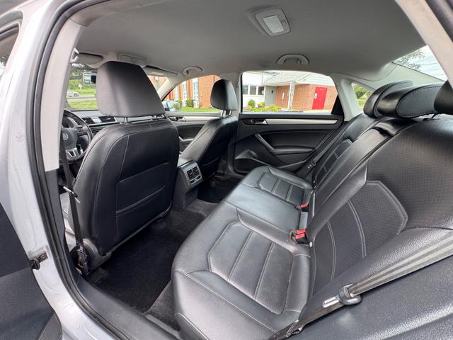 2015 Volkswagen Passat TDI SE 6M w/ Sunroof