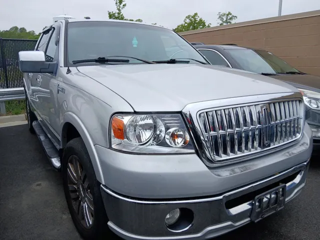 2008 Lincoln Mark 139-in's photo