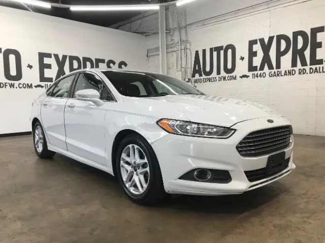 2015 Ford Fusion SE's photo