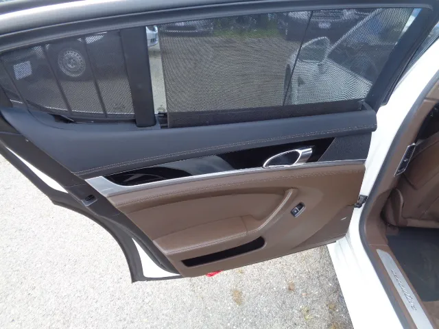2015 Porsche Panamera S - Photo 22