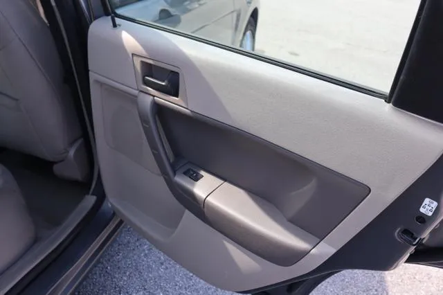 2010 Ford Focus SE - Photo 59