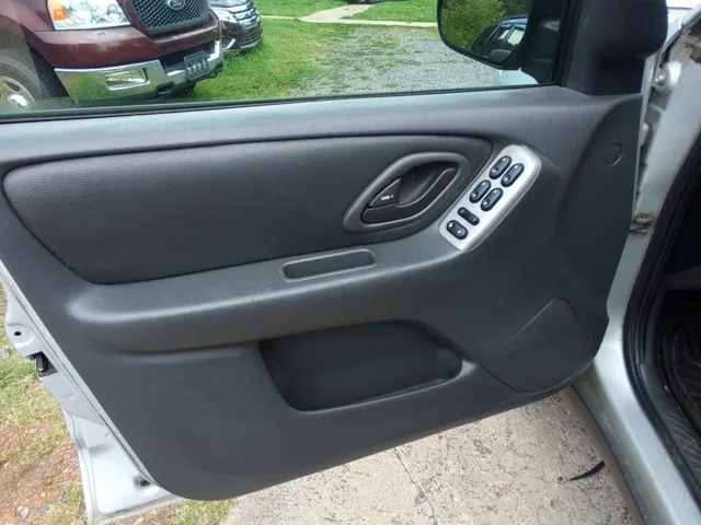 2004 Mazda Tribute LX - Photo 11