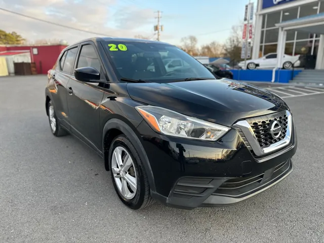 2020 Nissan Kicks S's photo