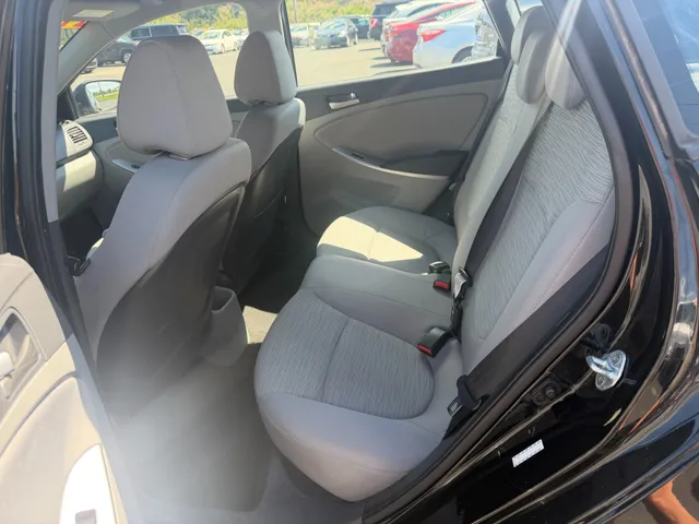 2017 Hyundai Accent 11