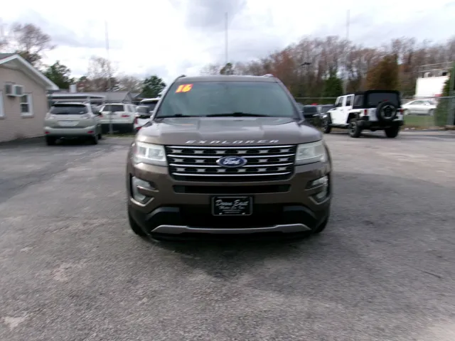 2016 Ford Explorer XLT photo 2