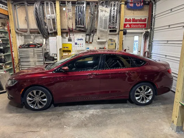 2015 Chrysler 200 S's photo