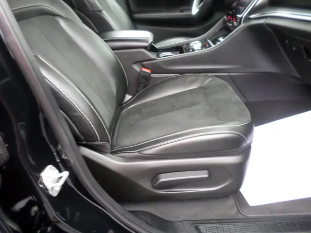 2023 Jeep Grand Cherokee Laredo Altitude photo 2