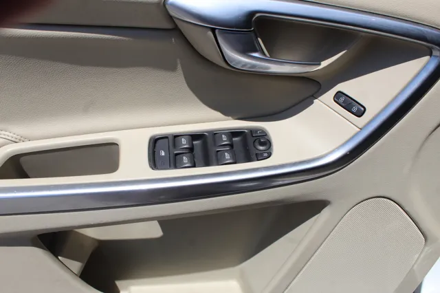 2015 Volvo XC60 T6 Premier Plus - Photo 12