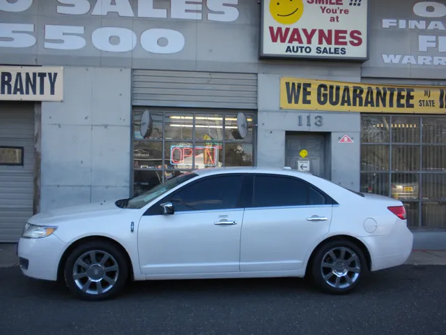 2010 Lincoln MKZ Base's photo