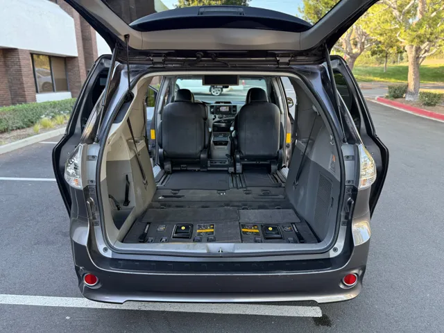 2013 Toyota Sienna SE - Photo 23