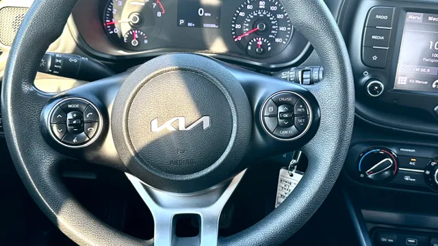 2022 Kia Soul LX - Photo 10