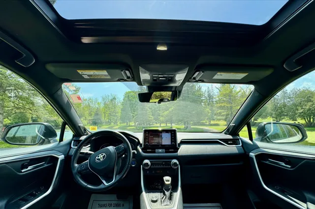 2021 Toyota RAV4 XSE - Photo 19