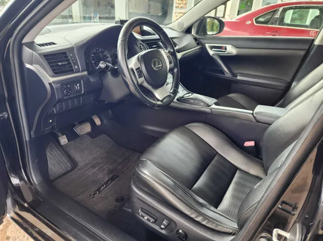 2012 Lexus CT 200h photo 10