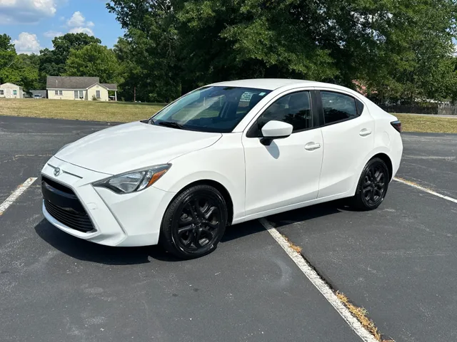 2017 Toyota Yaris iA MT's photo
