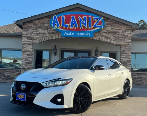 2023 Nissan Maxima SR's photo