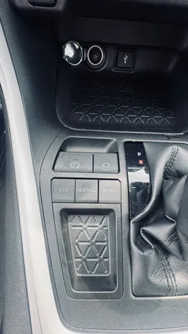 2022 Toyota RAV4 LE - Photo 21