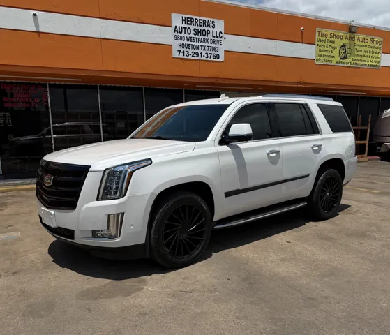 2017 Cadillac Escalade AWD Luxury's photo